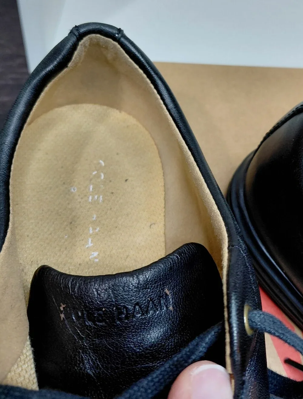 Cole Haan 9.5W Men's Black Leather Derby Shoes – Sleek Lace-Up Oxford Sneakers